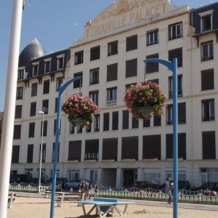 Paradis Les Pieds Sur Le Sable Trouville Palace 外观 照片