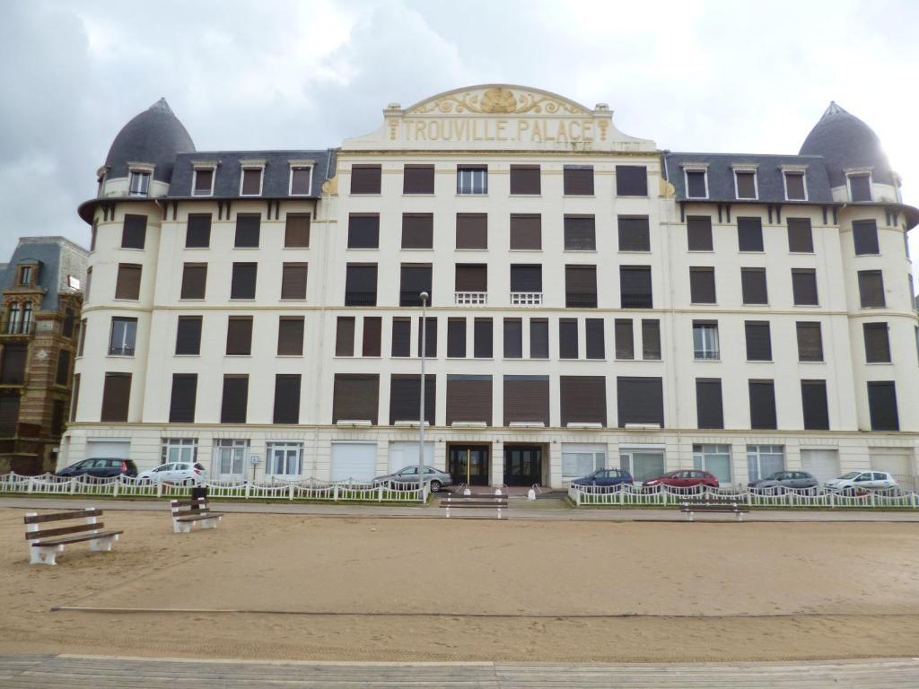 Paradis Les Pieds Sur Le Sable Trouville Palace 外观 照片